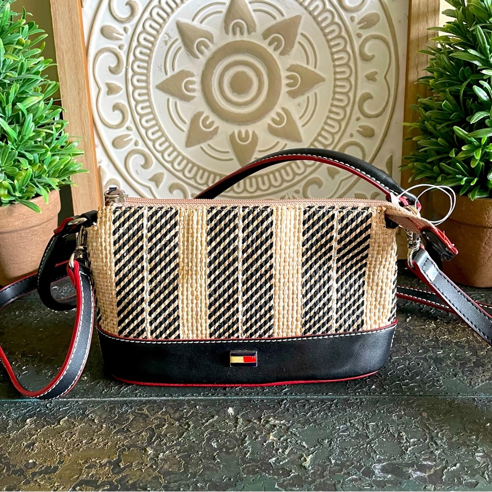Vintage Tommy Hilfiger shoulder crossbody purse